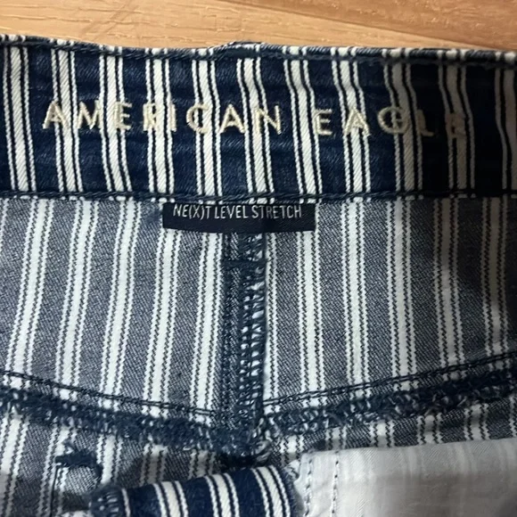 AE Shorts - Picture 2 of 5